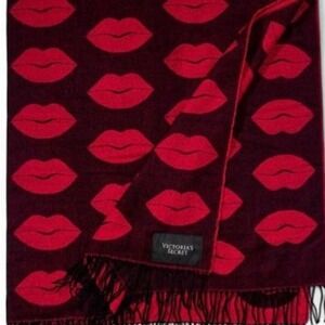 VICTORIA SECRET Valentine's Day The Flirty Lips Blanket Throw